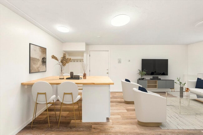 Building Photo - 1 Drummer Rd Unit Drummer