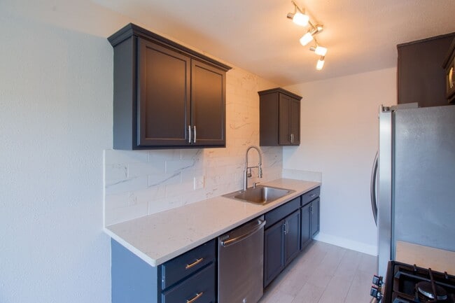 Photo - 10227 S 10th Ave Unidad #4