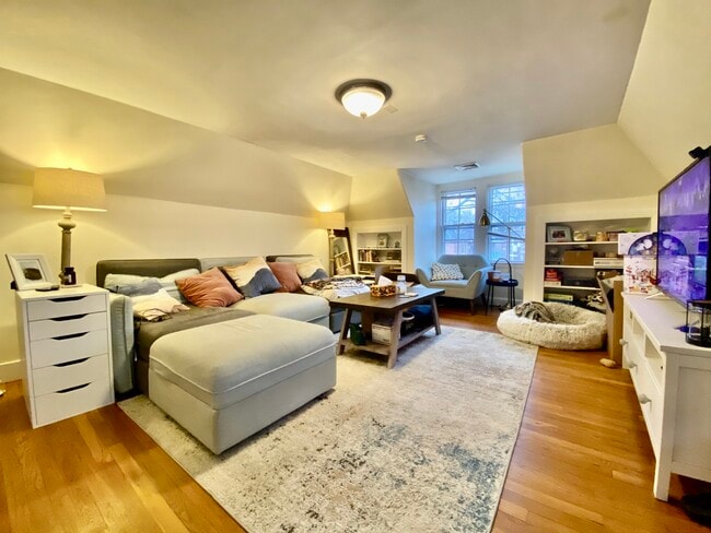 Building Photo - 24 Grovenor Rd Unit 3 Rental