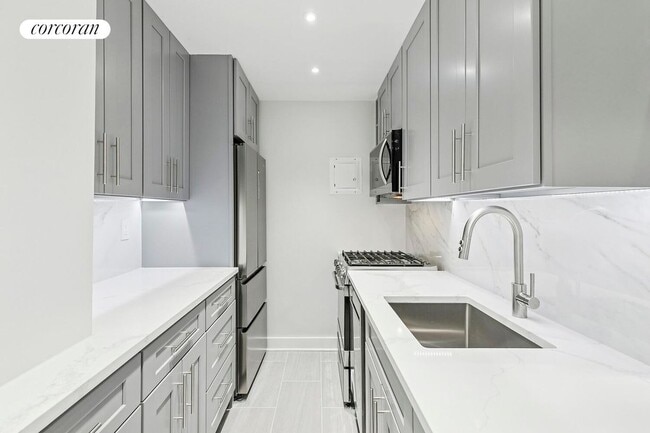 Photo - 77 W 55th St