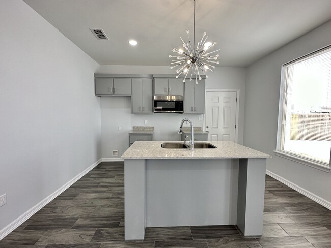 APPLIANCES INCLUDED - 3924 Las Vistas Ln Apartamentos Unidad 6