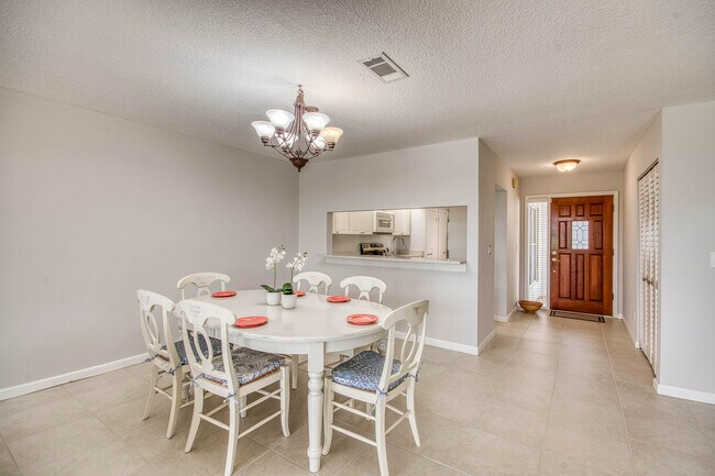 Photo - 495 Prestwick Cir