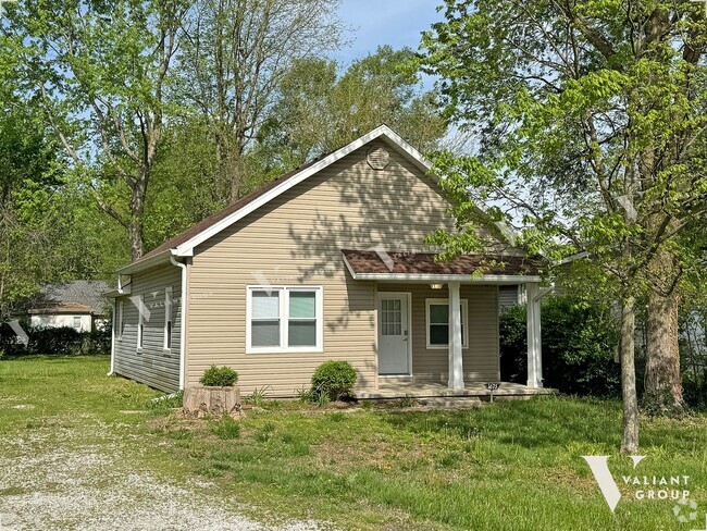 Building Photo - Updated Two-Bedroom, One-Bathroom Home for...