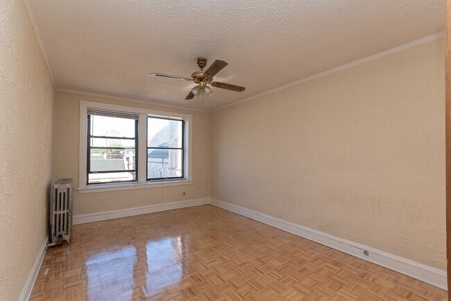 Photo - 653 W Belmont Ave Unit 304