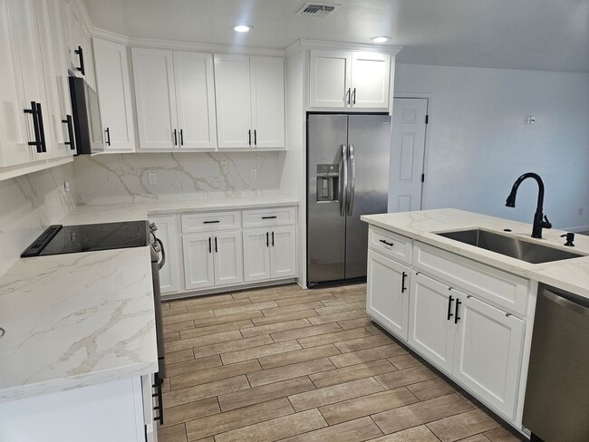 Photo - 1st MONTH'S RENT FREE!!! 3 Bedroom Home Located in Bullhead City