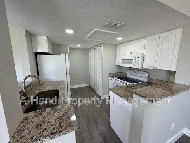 Building Photo - 1334 Washington Palm Loop Unit A