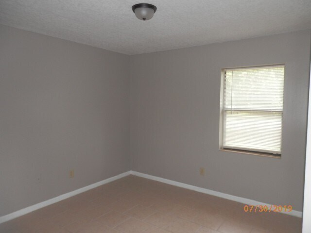Photo - 114 Pointe S Dr