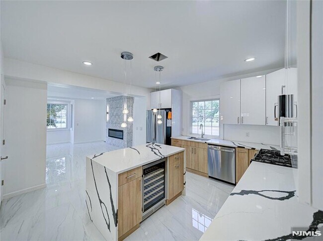 217 Heywood Ave