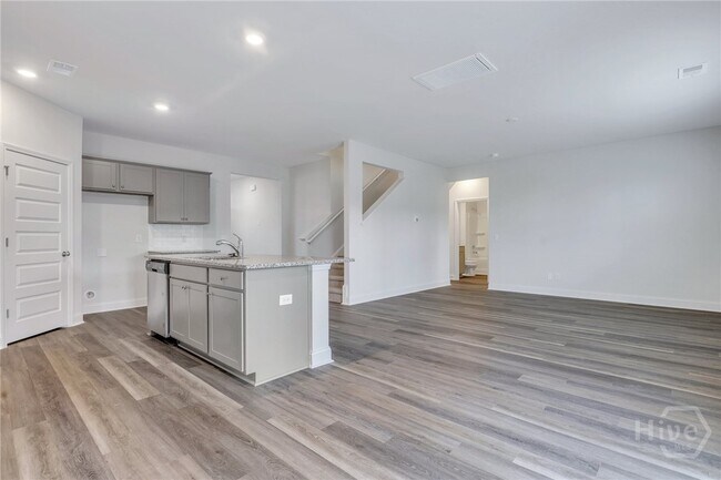 Photo - 240 Logging Hl Dr