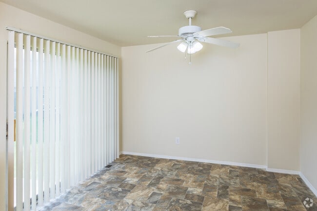 2BR, 1BA - 845 SF - Auburn Village Townhomes