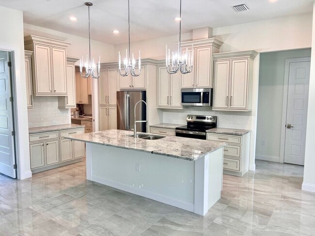 Photo - 55 Rotonda Cir