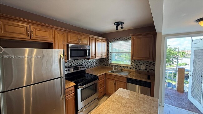 Photo - 8500 Sunrise Lakes Blvd Unidad 303