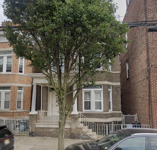 Building Photo - 5302 Hudson Ave Rental