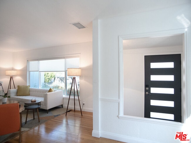 Photo - 6413 White Oak Ave