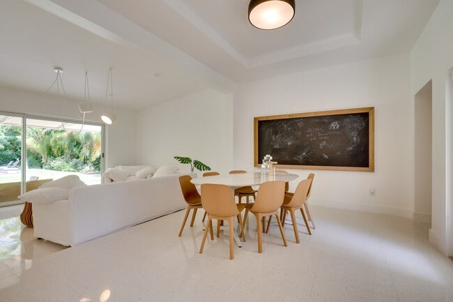 Photo - 12020 NE 5th Ave Unidad ID1307477P