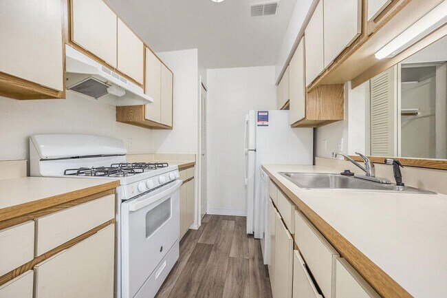 Hampton Lakes Apartments