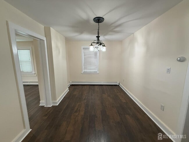 Photo - 861 Georges Rd