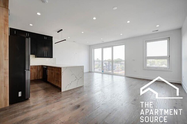 Building Photo - 3008 W Belmont Ave Unit 3