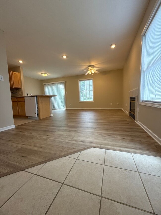 Photo - 3 BDRM TOWNHOUSE AVAILABLE JULY OR AUGUST ...