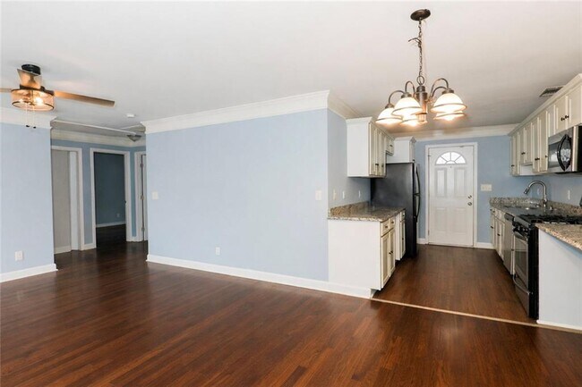 Photo - 164 Fairburn Rd SW