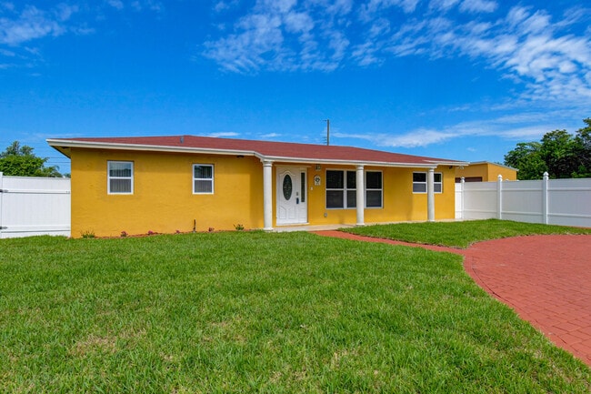 Building Photo - 15021 Jackson Rd