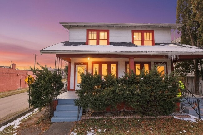 Building Photo - 2709-2711 Sullivant Ave Unit 2709