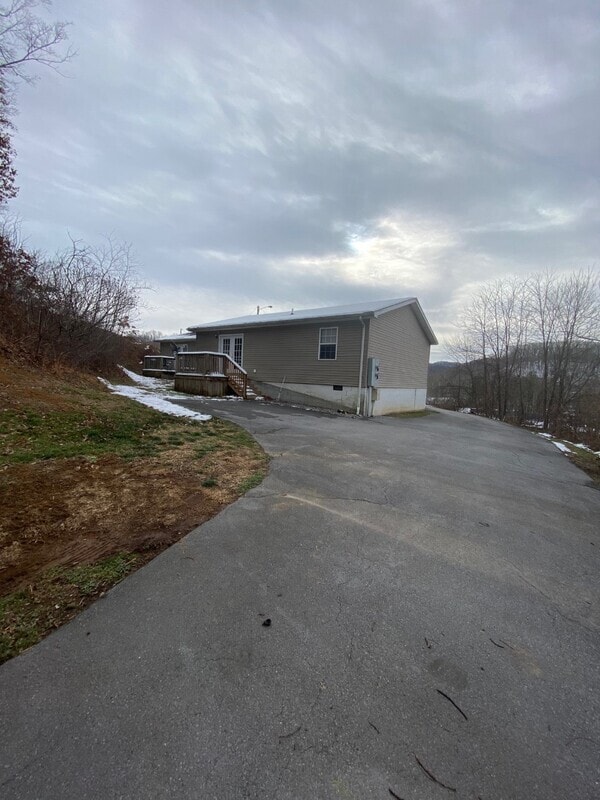 Photo - 213 Post Rd