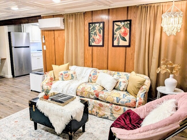 Building Photo - 564 Walton Ave