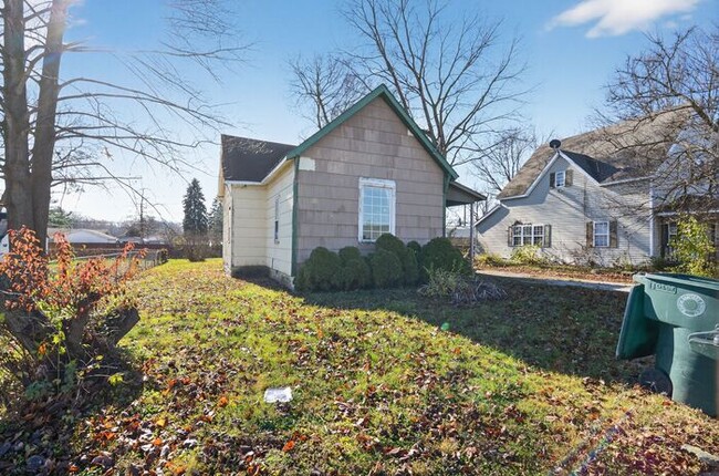 Photo - 2405 W 10th St