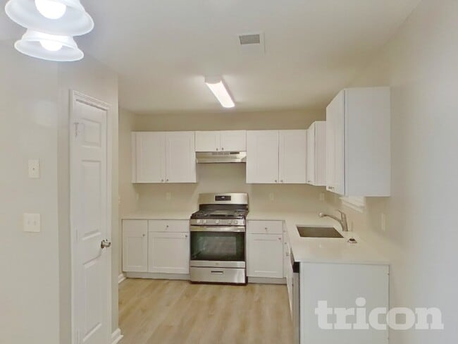 Photo - 868 Asbury Way