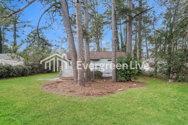 Photo - 2835 Fairmount St