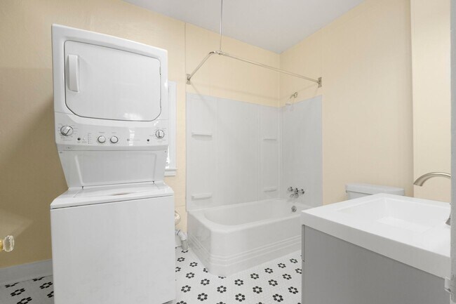 Photo - Two bedroom available for a move in right ... Unit 920 W. Jefferson Blvd Fort Wayne, IN 46802