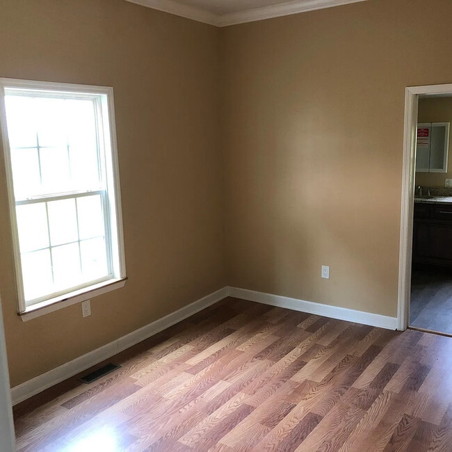 Photo - 123 N Norris Dr