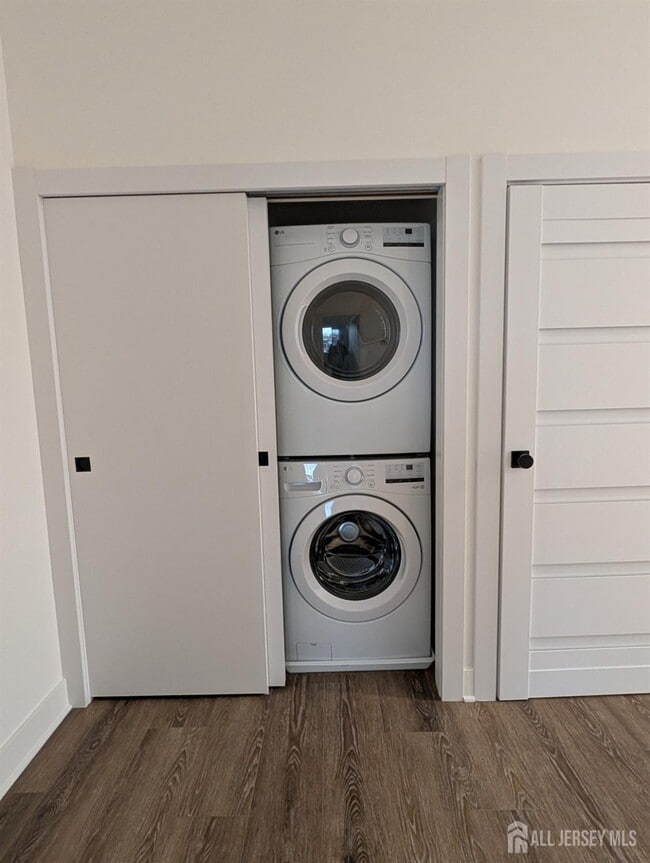 Photo - 581 Middlesex Ave Unit 309