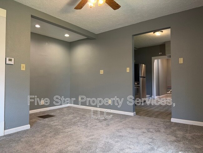 Photo - 229 W Allen St