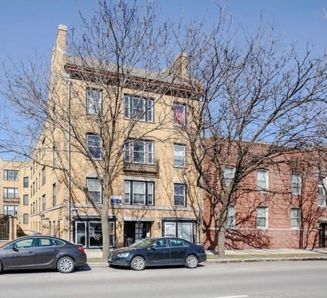 Building Photo - 3806 W Irving Park Rd Unit 8