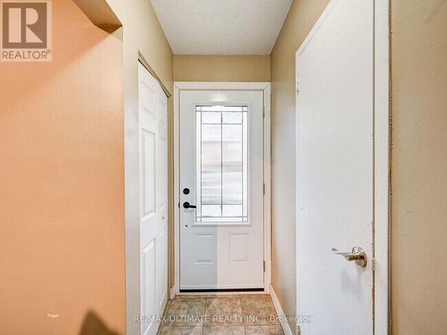 Photo - 6476 Huggins St