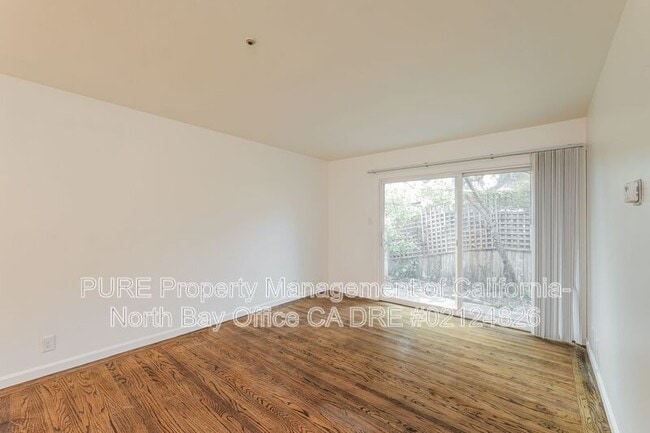 Photo - 734-C Slater St