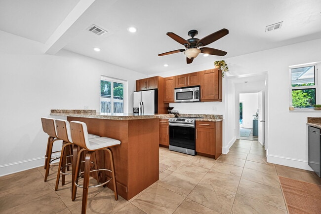 Photo - 1328 N Andrews Ave