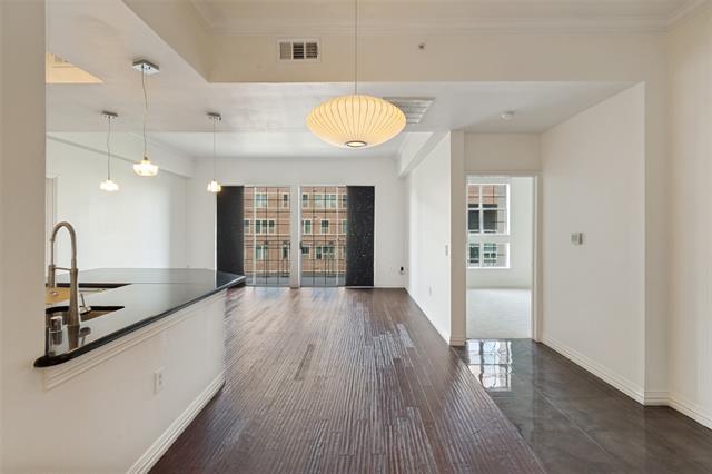 Building Photo - 3225 Turtle Creek Blvd Unit 520
