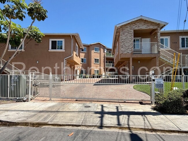 Photo - 7056 Fulton St Unidad 14