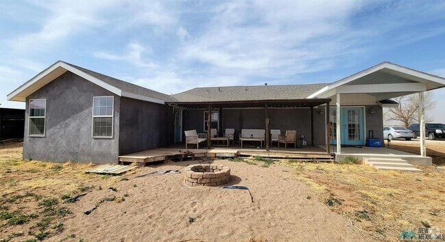 Building Photo - Beautiful 3 Bed House - Horses Allowed!!