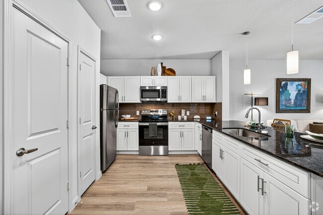 1BR, 1BA - 834SF - Emilia