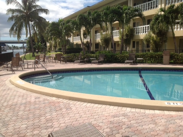 Building Photo - 2881 NE 32nd St Unit 118