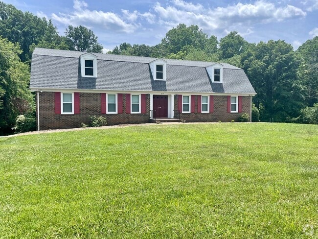 Building Photo - Large Poplar Forest House