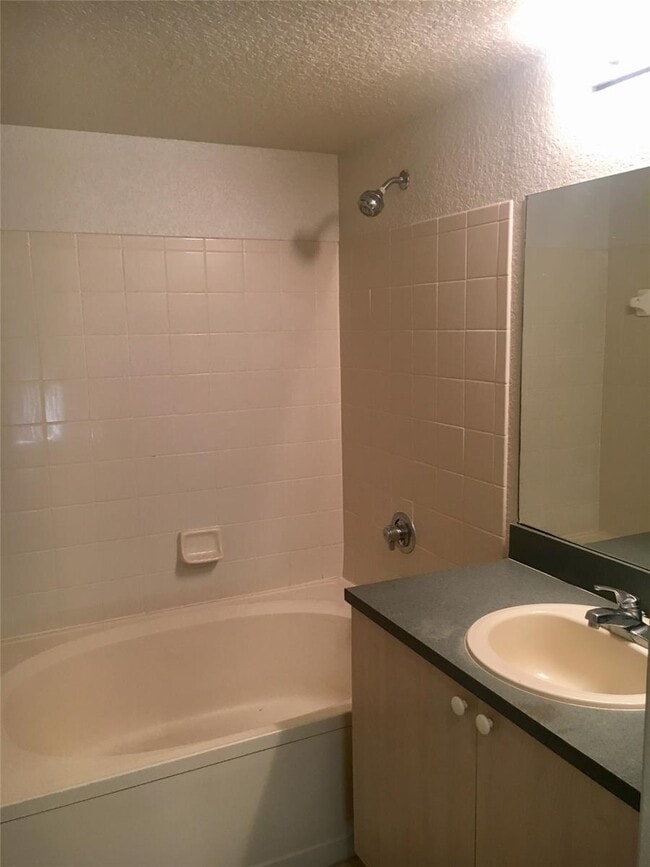 Building Photo - 1712 Belmont Ln Rental