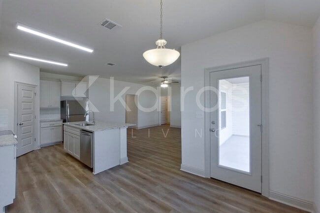 Photo - 17611 Carlisle Ave