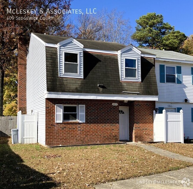 Building Photo - Washington Square Townhouses