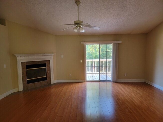 Photo - 614 Territory Ln