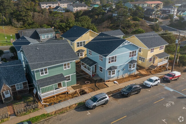 Building Photo - 650 NW Coast St Rental